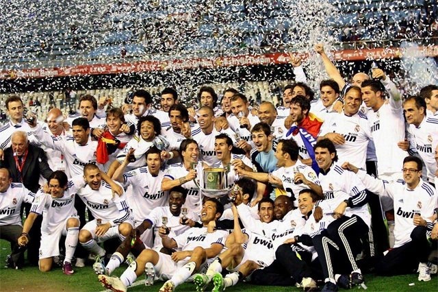 半场：拜仁2-1沃尔夫斯堡，迪亚斯破门+造乌龙